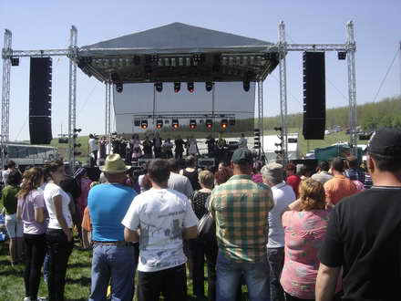 concert de exceptie agrement si relaxare ziua comunei pestera a atras mii de petrecareti galerie foto