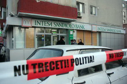 banca_-_spargere_banca_Intesa_Sanpaolo_Bank.jpg