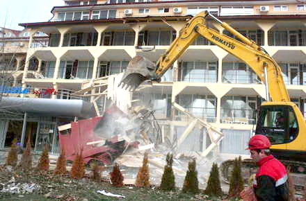 Bosanceanu_demolare_hotel_Histria.jpg