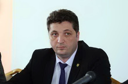 minori_-_Valentin_Burlacu.jpg minori_-_Valentin_Burlacu.jpg
