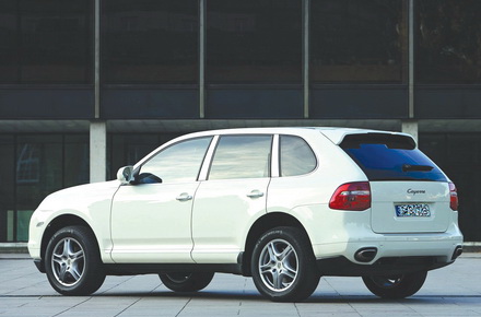 lara-PORSCHE-CAYENNEsursafotoe-transport.ro.jpg