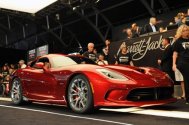 Primul exemplar Dodge Viper 2013, vandut pentru 300.000 dolari! 
