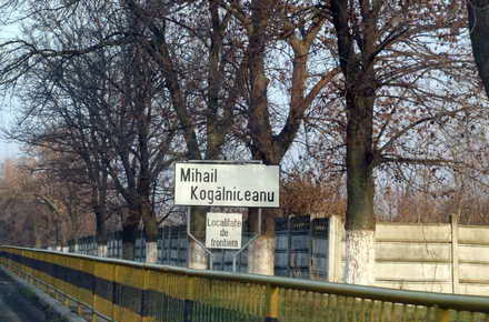 martori_-_Mihail_Kogalniceanu_indicator_localitate_02.jpg martori_-_Mihail_Kogalniceanu_indicator_localitate_02.jpg