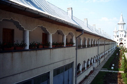 manstireacrucea.jpg manstireacrucea.jpg