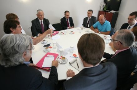 basescu_delegatie.jpg basescu_delegatie.jpg