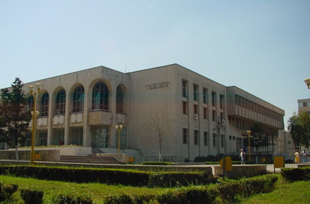turisti-CasadeCultura.jpg