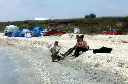 turisti_plaja_corbu.jpg turisti_plaja_corbu.jpg