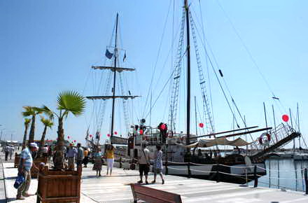 turisti_portul_mangalia_1.jpg