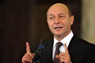 Traian Băsescu petrece la etajul opt