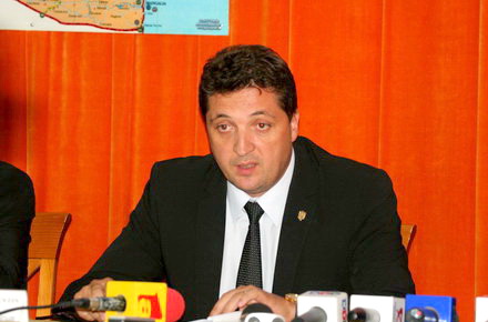 09_politisti_Valentin_Burlacu.jpg 09_politisti_Valentin_Burlacu.jpg