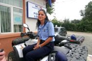 Ce nu s-a văzut la televizor în conflictul cu motocicliştii Lupta poliţistei Laura Datcu cu Doru Sărăcilă, fiul fostului viceprimar de la Tuzla