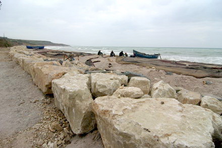 lipoveni pe plaja de la tuzla renegatii deltei si au intins plasele in marea neagra 73216 382841