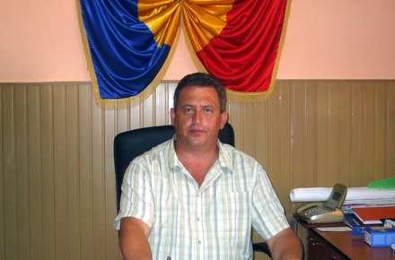 NicolaeBalcescuprimarViorelBalan1.jpg NicolaeBalcescuprimarViorelBalan1.jpg