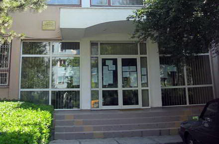 Calinescu_-_Liceul_Calinescu.jpg Calinescu_-_Liceul_Calinescu.jpg