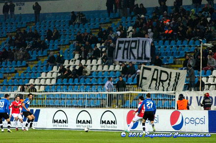 bannere pro farul puse pe stalpii de nocturna la meciul viitorul dinamo 74709 387071