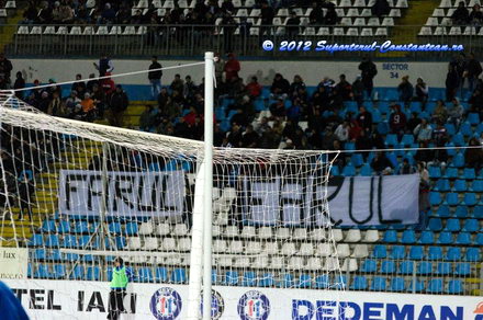 bannere pro farul puse pe stalpii de nocturna la meciul viitorul dinamo 74709 387071