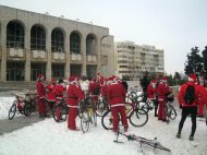 Fotoreportaj Moşi Crăciuni biciclişti prin Constanţa