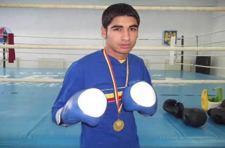 box_farul_arsen_mustafa.jpg box_farul_arsen_mustafa.jpg