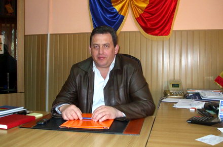 Nicolae_Balcescu_primar_Viorel_Balan_01.jpg Nicolae_Balcescu_primar_Viorel_Balan_01.jpg