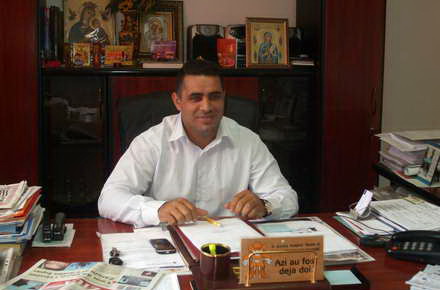 Poarta_Alba_-_Vasile_Delicoti.jpg Poarta_Alba_-_Vasile_Delicoti.jpg