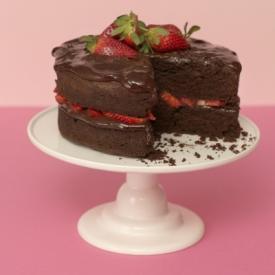 Tort de ciocolată şi căpşuni 