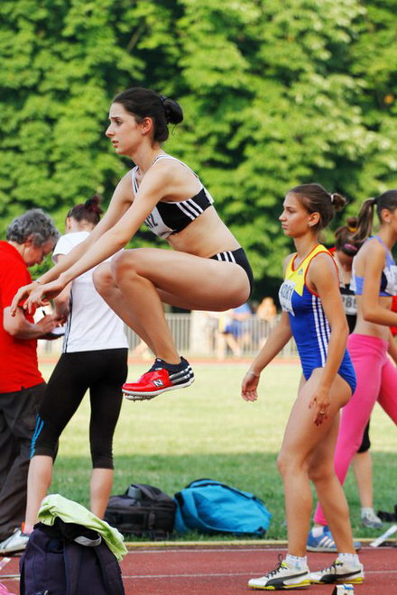 este campioana nationala atleta constanteana in trupa de majorete alaturi de miss romania galerie foto