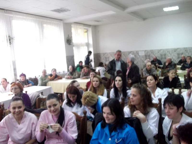lansarea cartii in amurg spre infinit deputatul manuela mitrea alaturi de autoarea amalia maria ionescu