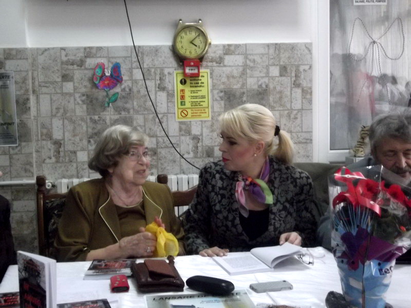lansarea cartii in amurg spre infinit deputatul manuela mitrea alaturi de autoarea amalia maria ionescu