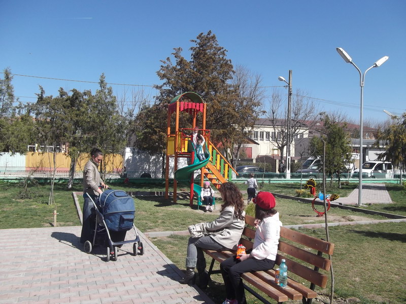 mai mult spatiu verde la harsova s a finalizat amenajarea a doua parcuri urmeaza cel de al treilea galerie