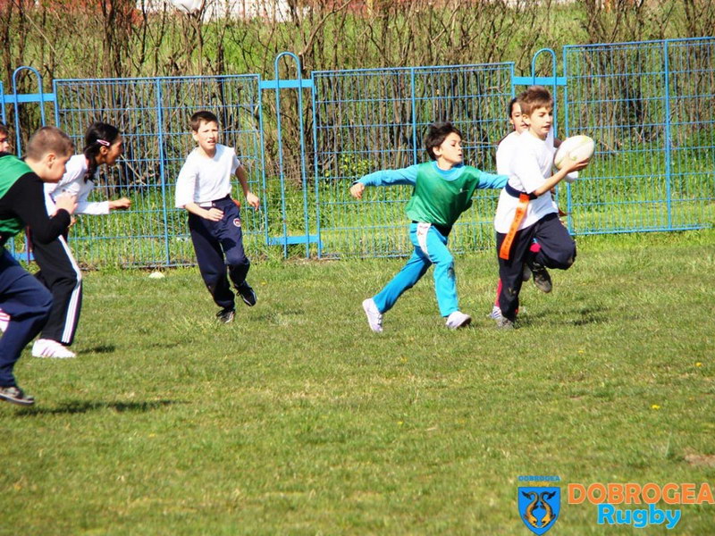 scoala gimnaziala 8 din constanta s a calificat la zona de rugby tag galerie foto 455171