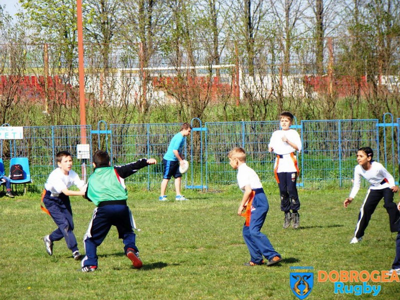 scoala gimnaziala 8 din constanta s a calificat la zona de rugby tag galerie foto 455171