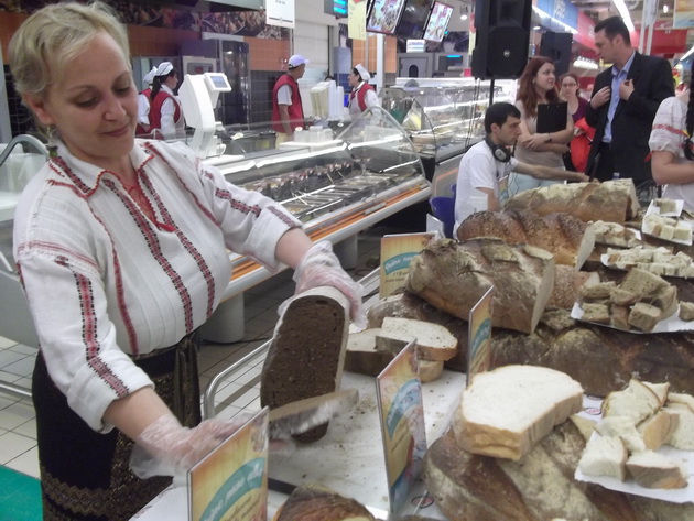 bagheta rustica vedeta la sarbatoarea painii cora a expus spre degustare 30 de specialitati din paine