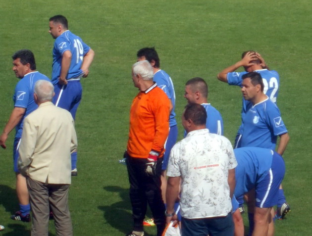 batraneii si au amintit de vremurile in care erau eroi in meciul fostelor glorii ale farului a dat gol