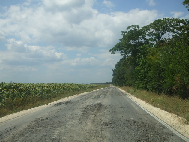 ramanem cu drumuri judetene de pamant iar multe tronsoane nu prind reabilitarea nici anul acesta cum