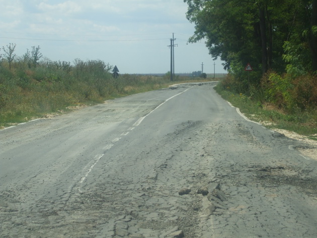 ramanem cu drumuri judetene de pamant iar multe tronsoane nu prind reabilitarea nici anul acesta cum