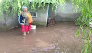 La Crucea Localnicii au rămas fără apă potabilă, iar inundaţiile au afectat şase gospodării. Vezi imagini     