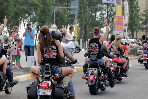 fotoreportaj fete motoare care alegorice la repetitia pentru mamaia 2013 461850