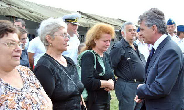 ministrul apararii nationale si seful statului major general prezenti la tuzla galerie foto 462043