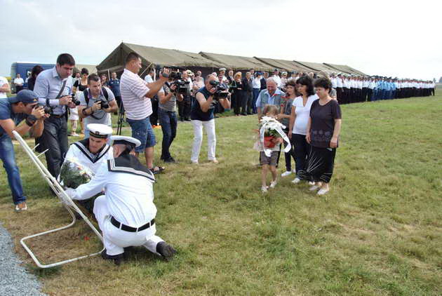 ministrul apararii nationale si seful statului major general prezenti la tuzla galerie foto 462043