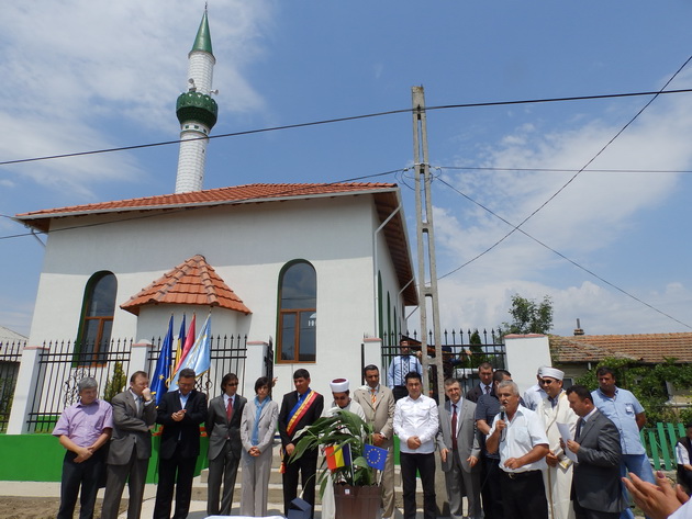 geamie noua la castelu construita de administratia locala guvernul romaniei si oameni de afaceri turci