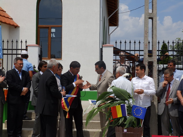 geamie noua la castelu construita de administratia locala guvernul romaniei si oameni de afaceri turci