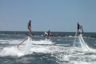 Fotoreportaj Noua distracţie de fiţe din Mamaia, Flyboarding!