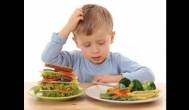 Nutritia copiilor mici - intre prea mult si prea putin