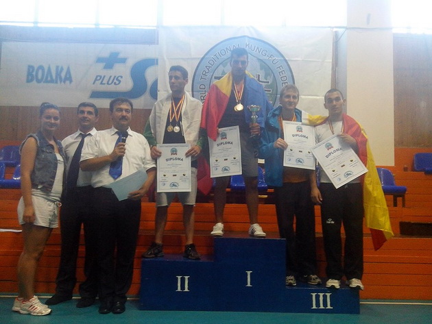 fac o echipa trasnet ca in povestile cu bruce lee si chuck norris cinci medalii de aur la un campionat