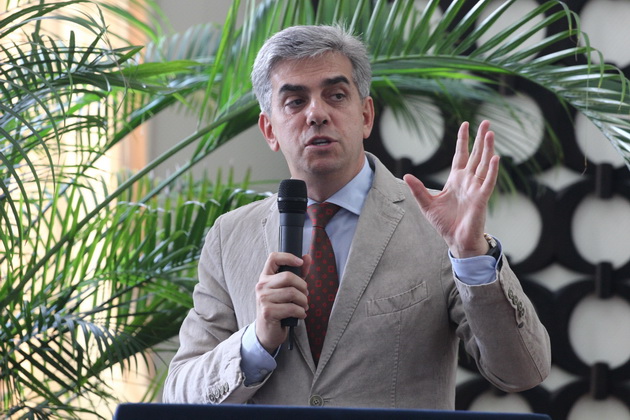 constanta a gazduit dezbaterea publica privind reforma in domeniul sanitar ministrul eugen nicolaescu