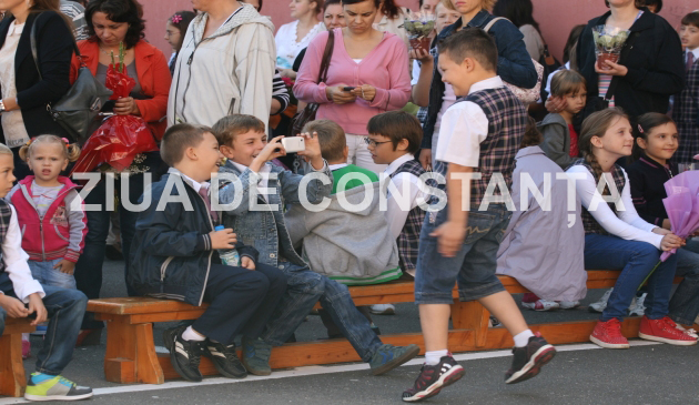 fotoreportaj prima zi de scoala cascaturi zbengueli plictiseala 470026