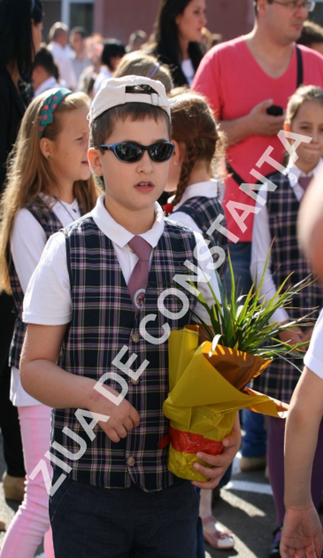 fotoreportaj prima zi de scoala cascaturi zbengueli plictiseala 470026