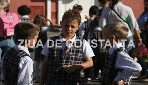 fotoreportaj prima zi de scoala cascaturi zbengueli plictiseala 470026