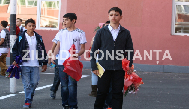 fotoreportaj prima zi de scoala cascaturi zbengueli plictiseala 470026