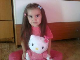 O LUPTA CU VIATA FETITA care de cand s-a nascut a cunoscut numai suferinta! Stefania are esofagul de 1mm (video) 